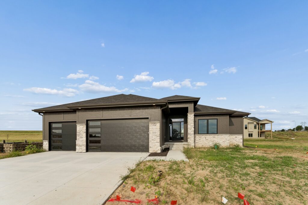 1-web-or-mls-9767 - 12416 S 89th St_001