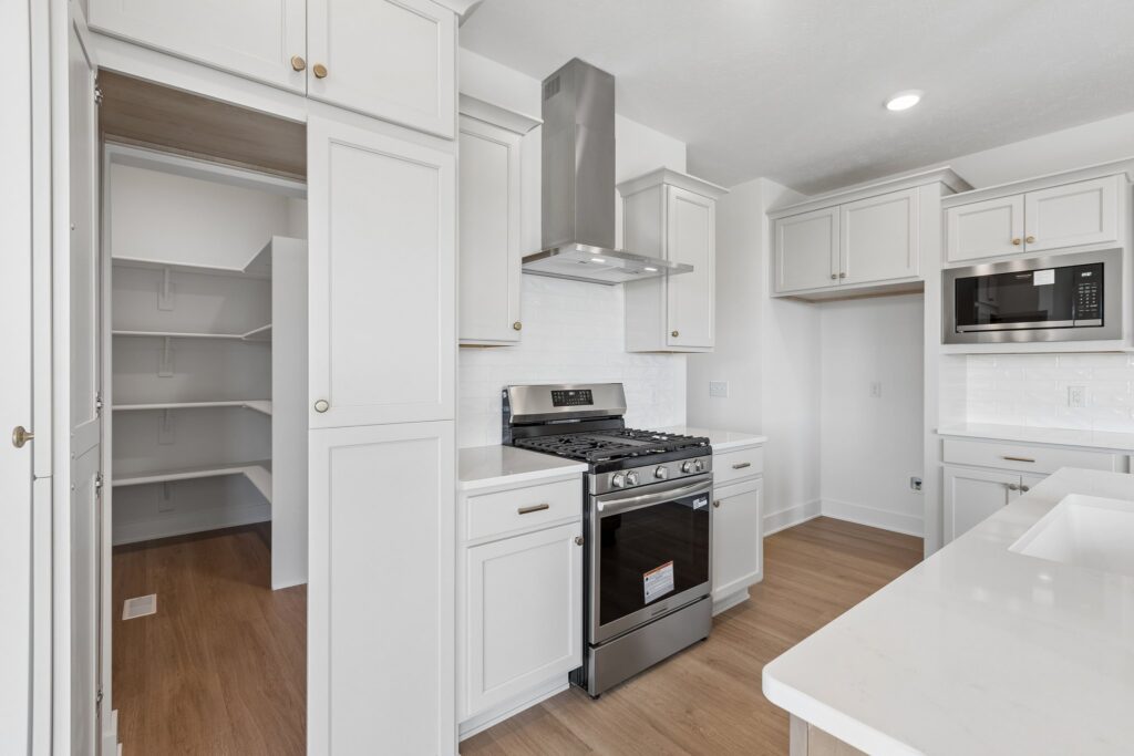 11-web-or-mls-21427 Y St_012