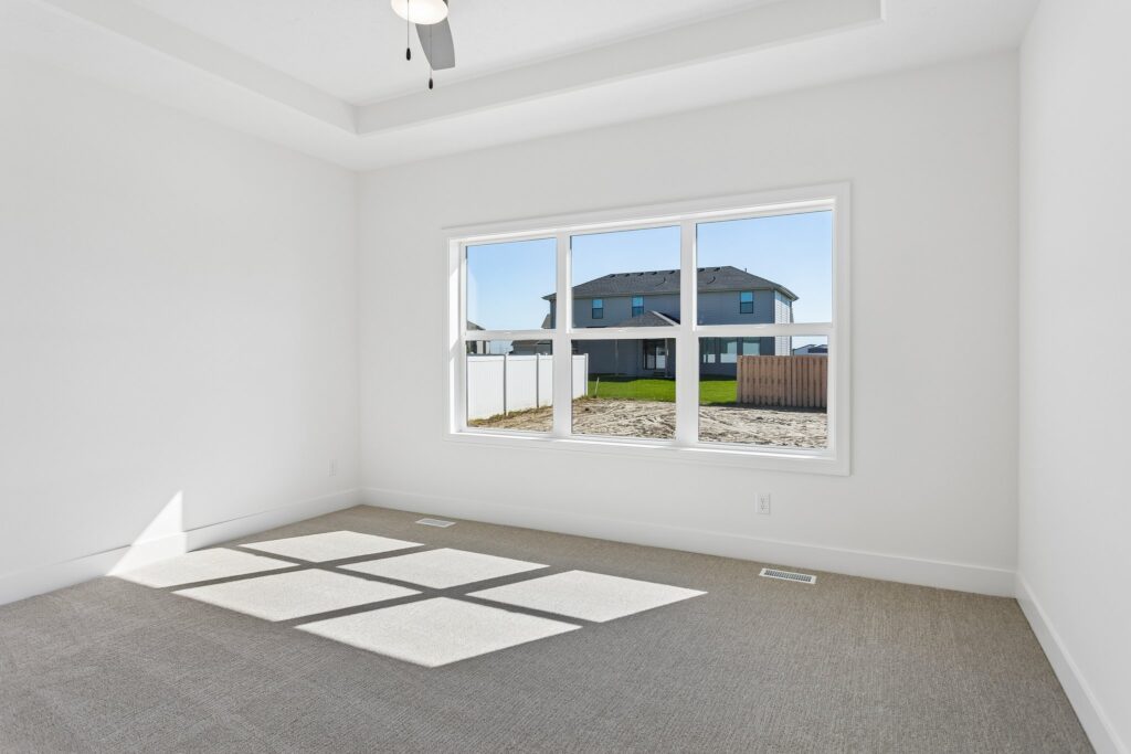 13-web-or-mls-10221 - 6219 N 209th St_013