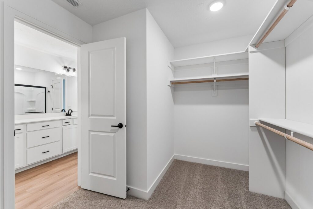 13-web-or-mls-9768 - 11114 Portage Dr_013