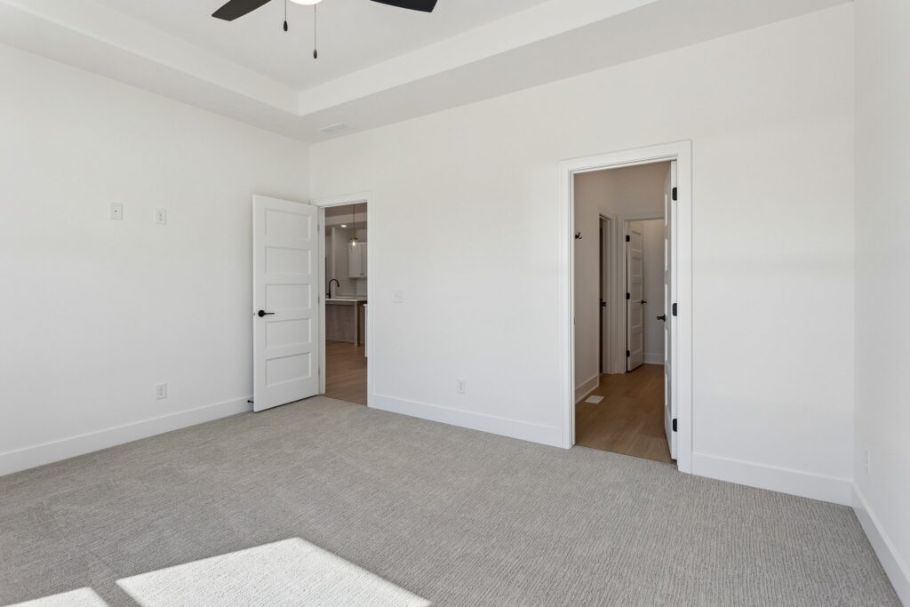 14-web-or-mls-10221 - 6219 N 209th St_014