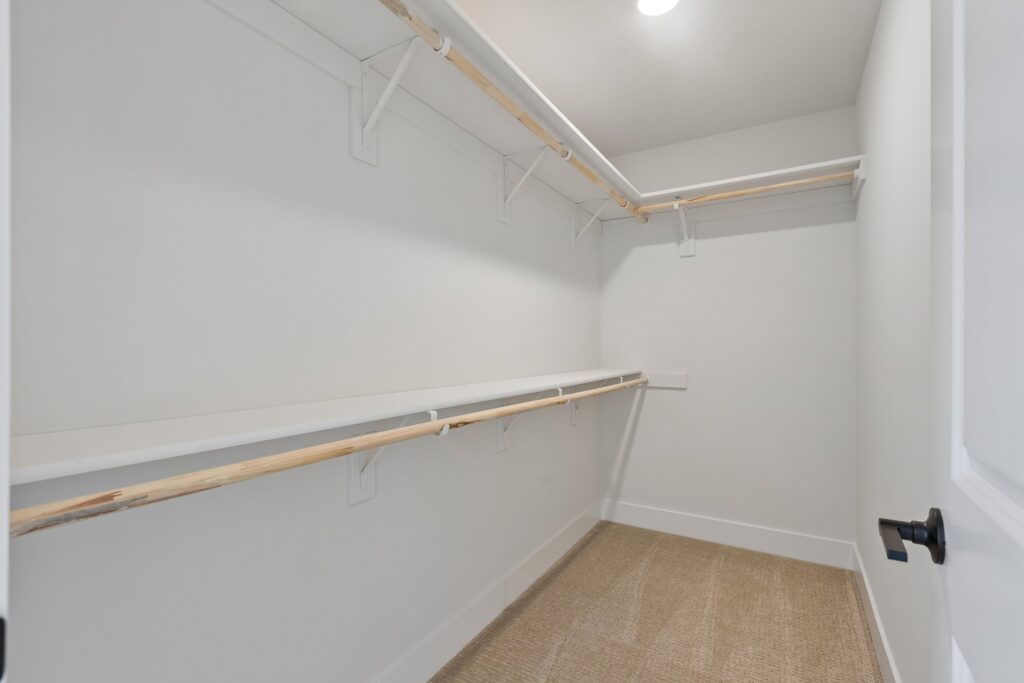 17-web-or-mls-21427 Y St_018