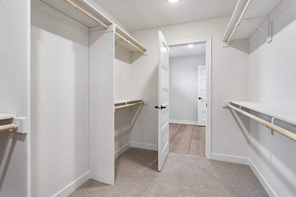 19-web-or-mls-21313 Y St_019