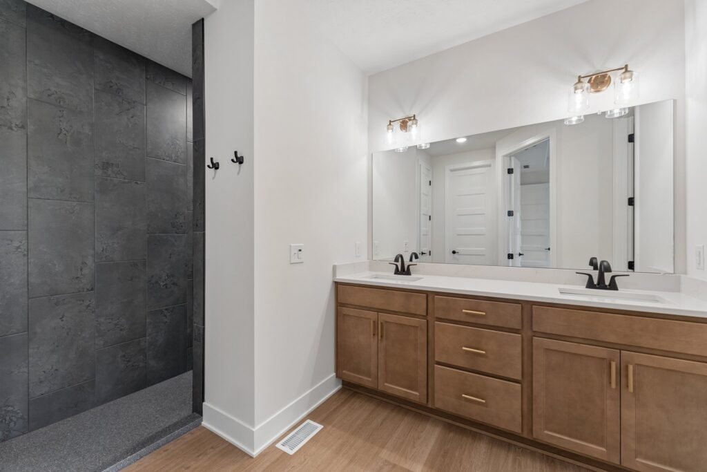 20-web-or-mls-9767 - 12416 S 89th St_020