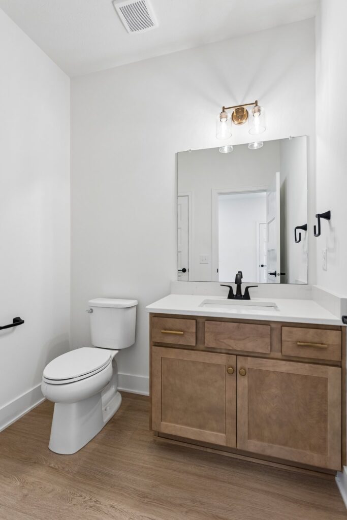 21-web-or-mls-10221 - 6219 N 209th St_021