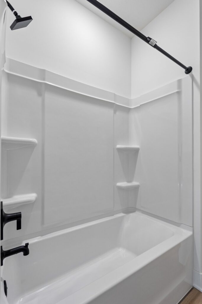 22-web-or-mls-10221 - 6219 N 209th St_022