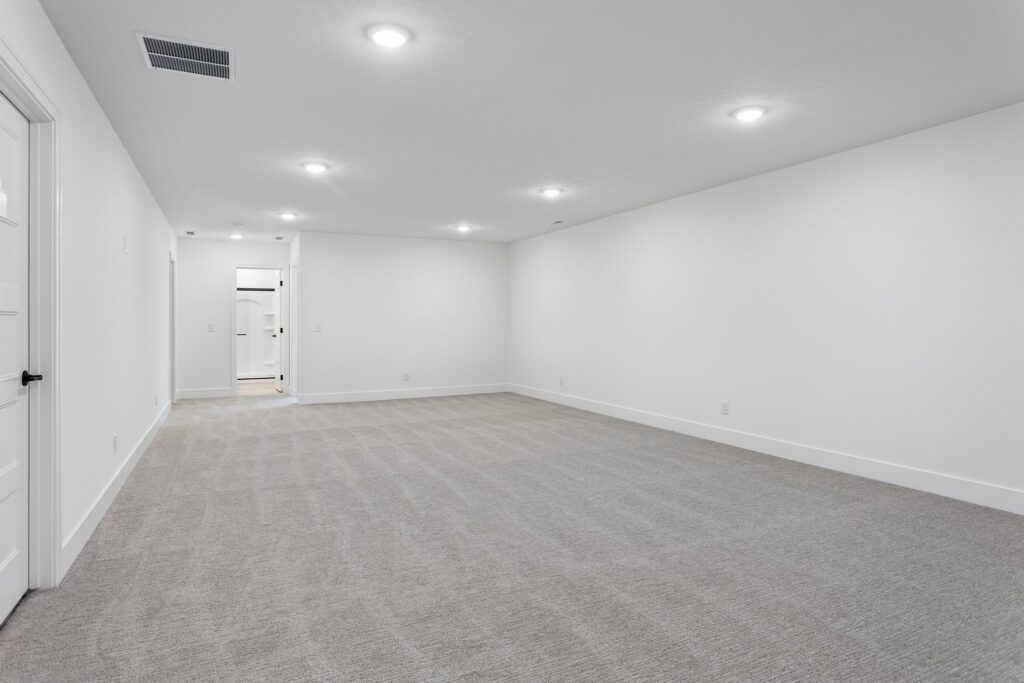 25-web-or-mls-10221 - 6219 N 209th St_025