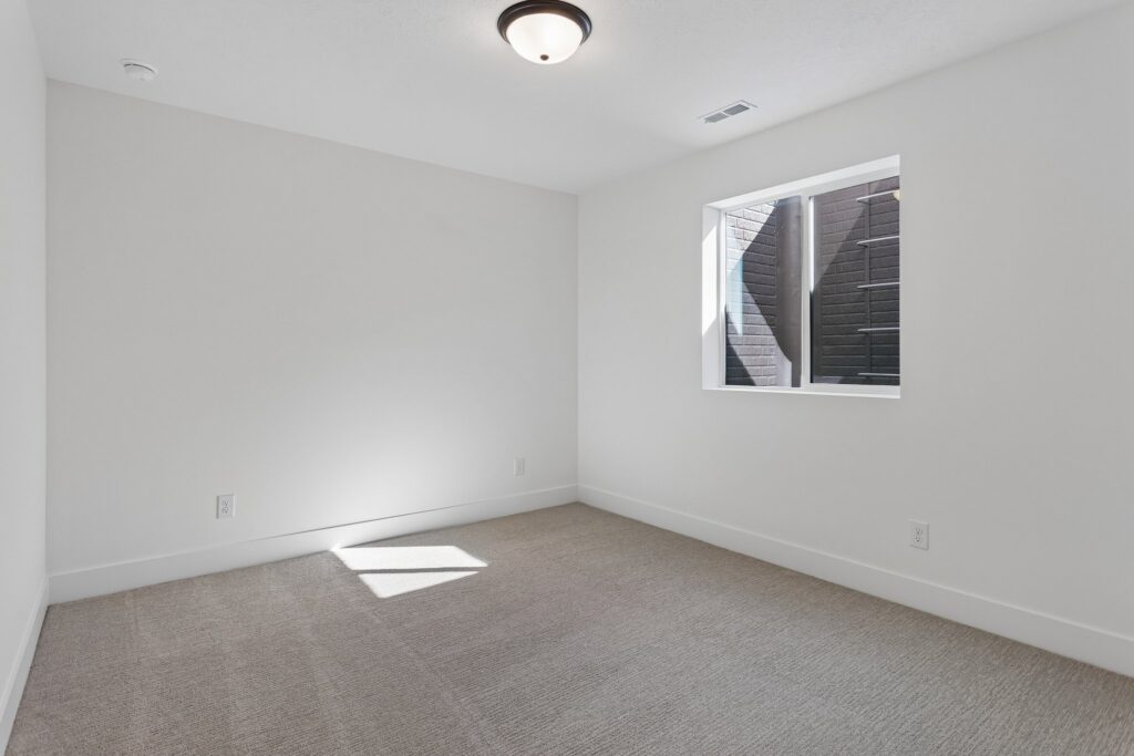 27-web-or-mls-10221 - 6219 N 209th St_027