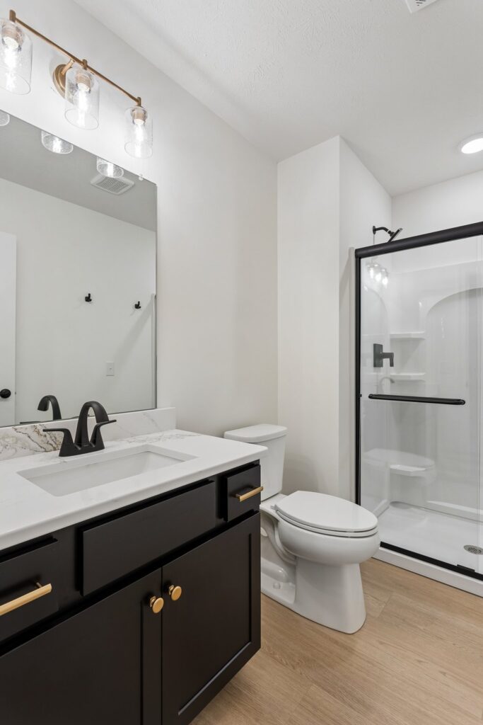29-web-or-mls-10221 - 6219 N 209th St_029