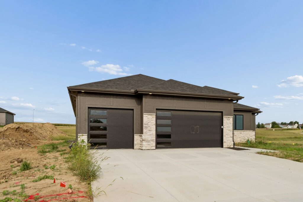 3-web-or-mls-9767 - 12416 S 89th St_003