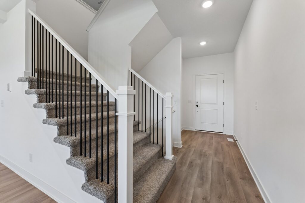 3-web-or-mls-9768 - 11114 Portage Dr_003