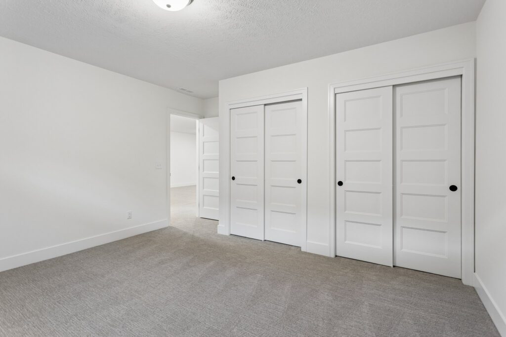 31-web-or-mls-10221 - 6219 N 209th St_031