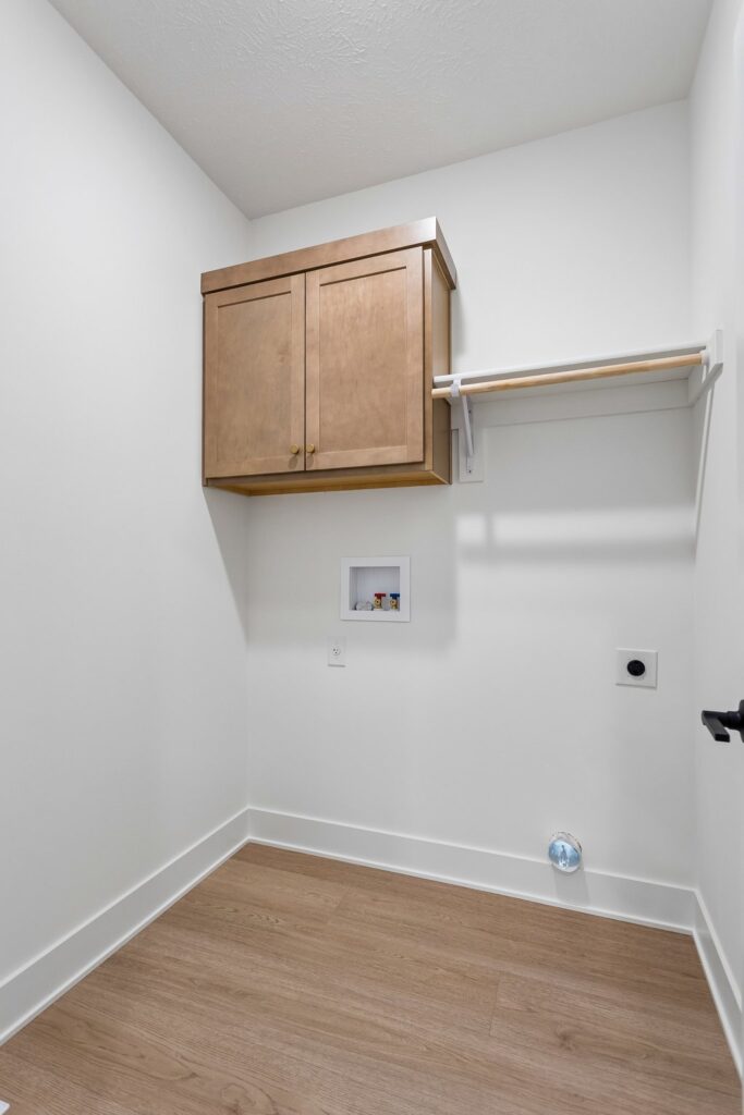 33-web-or-mls-10221 - 6219 N 209th St_033