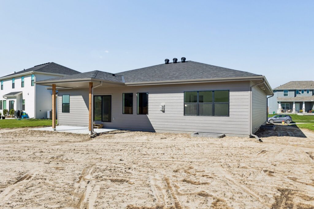 34-web-or-mls-10221 - 6219 N 209th St_034