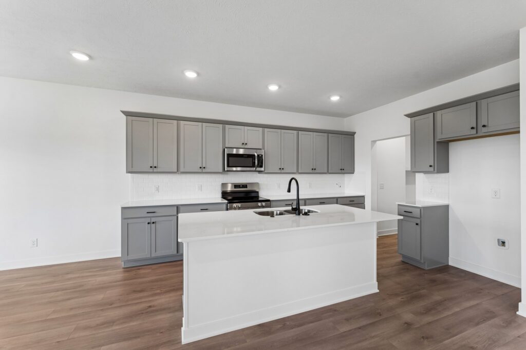 6-web-or-mls-9768 - 11114 Portage Dr_006