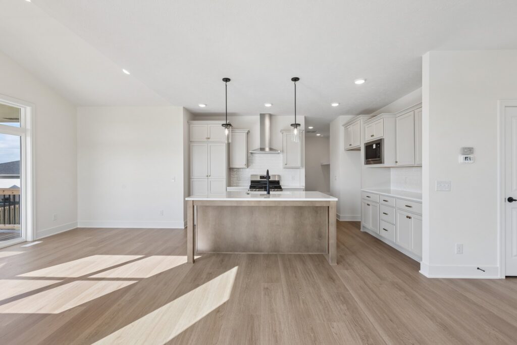 7-web-or-mls-21427 Y St_008