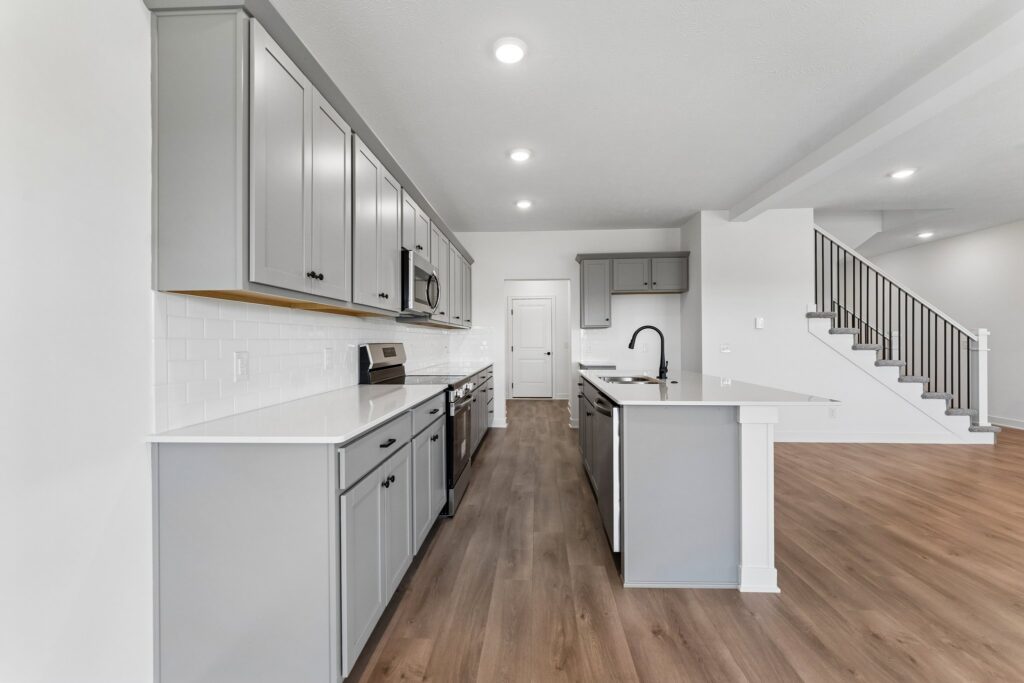7-web-or-mls-9768 - 11114 Portage Dr_007