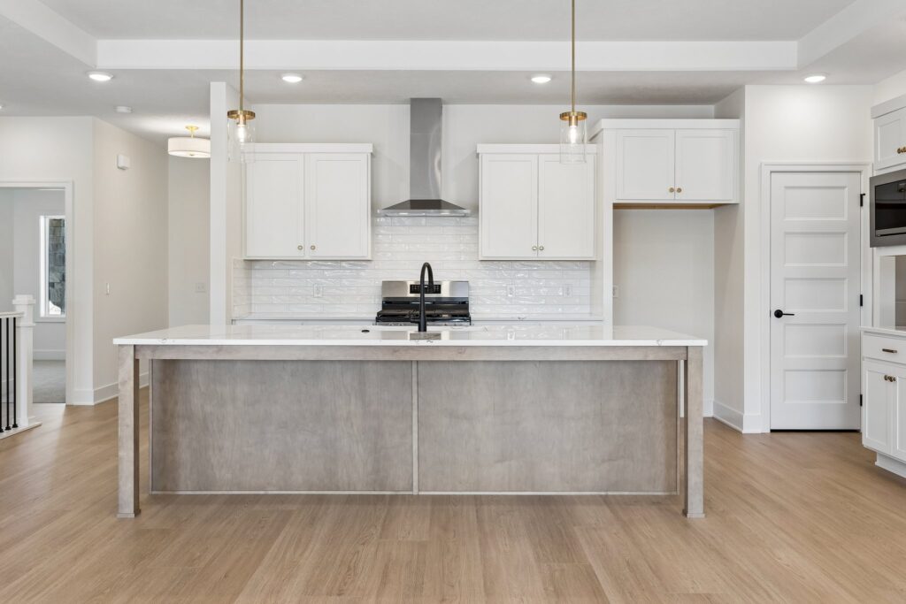 8-web-or-mls-10221 - 6219 N 209th St_008