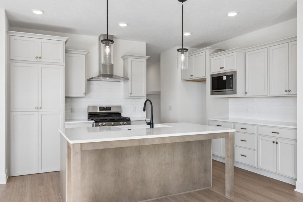 8-web-or-mls-21427 Y St_009