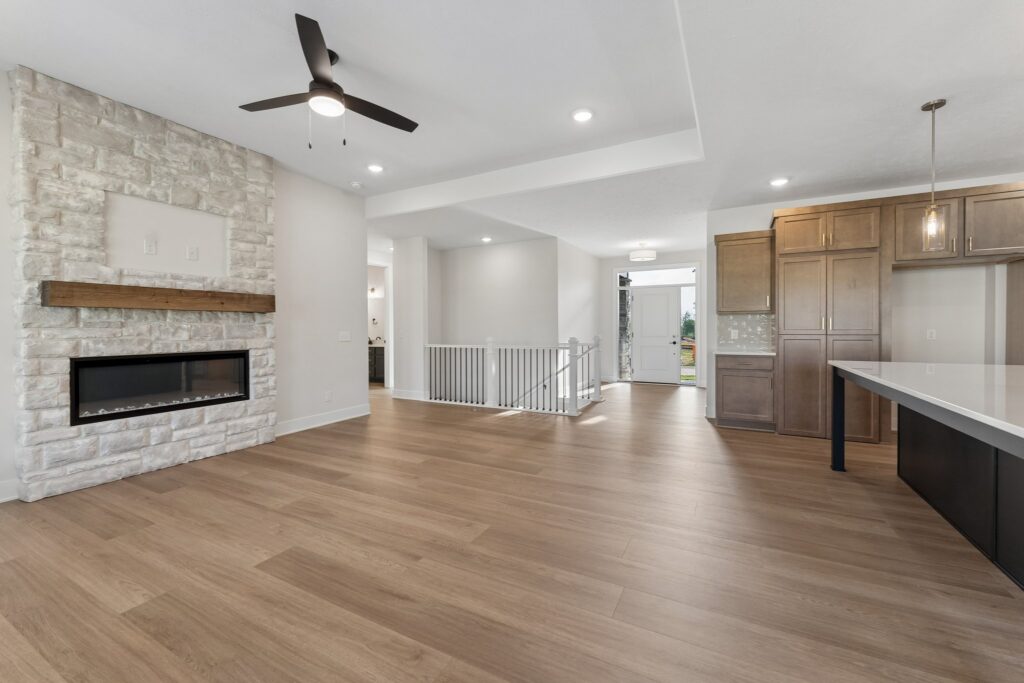 8-web-or-mls-9767 - 12416 S 89th St_008
