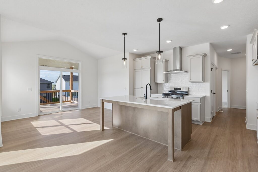 9-web-or-mls-21427 Y St_010