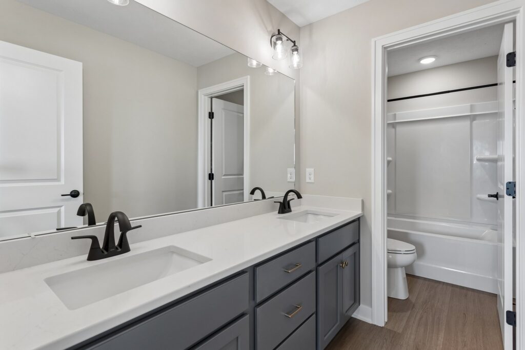 25-web-or-mls-10014 - 12408 S 89th St_025