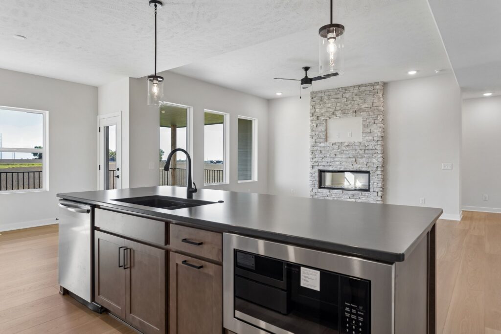 10-web-or-mls-6339 N 207th St - 010