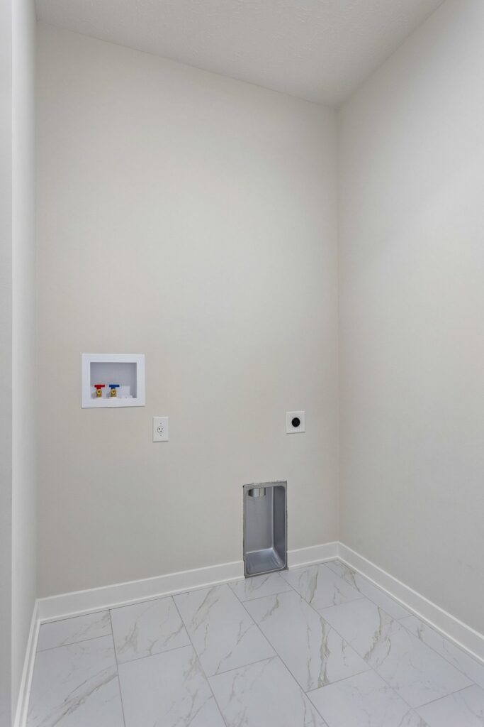 14-web-or-mls-6339 N 207th St - 014