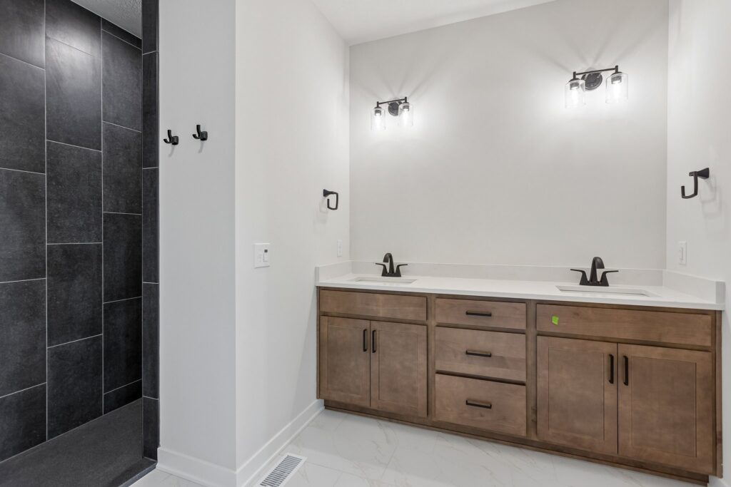 15-web-or-mls-6339 N 207th St - 015