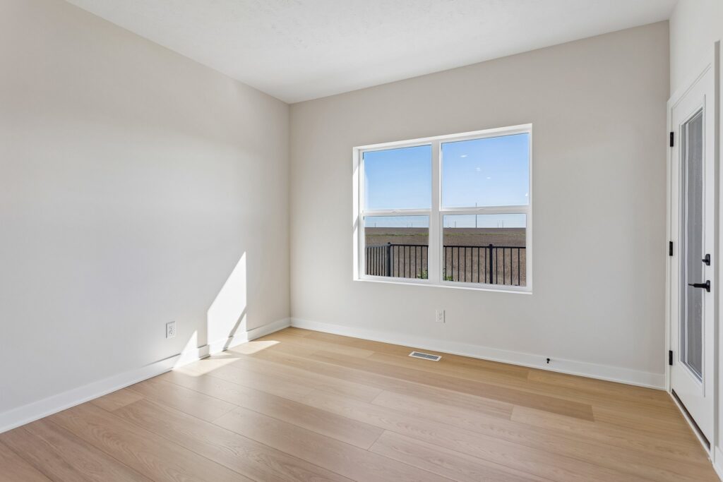 17-web-or-mls-6339 N 207th St - 017