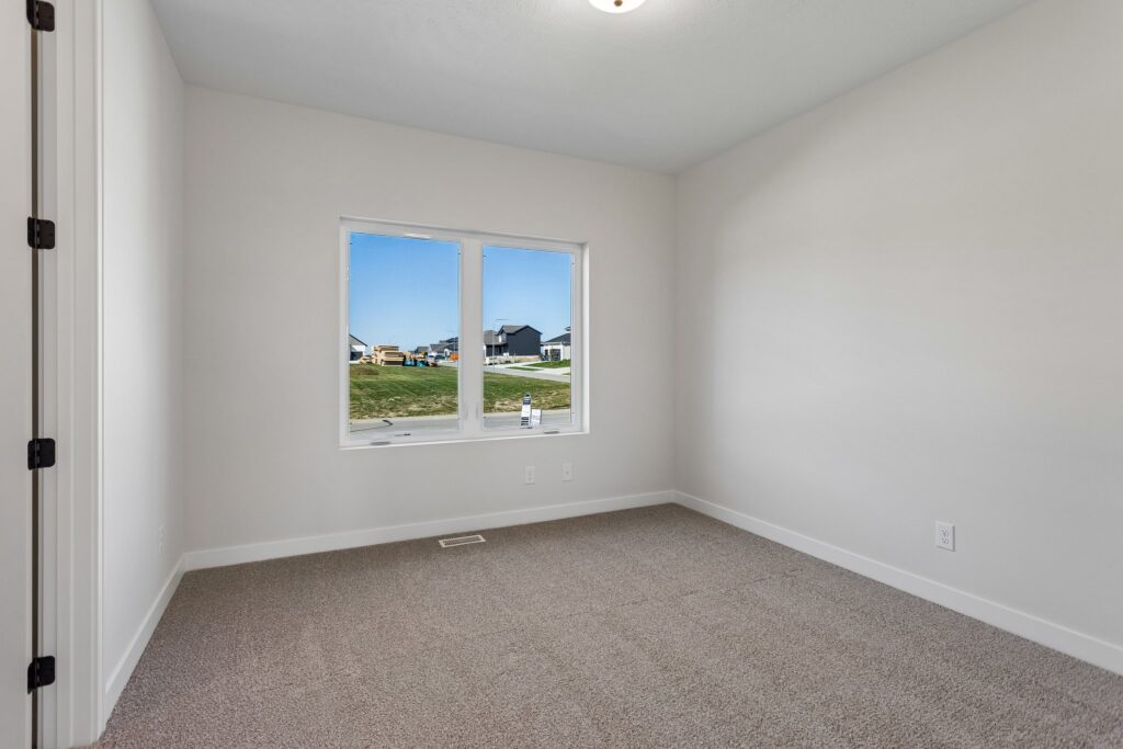 18-web-or-mls-6339 N 207th St - 018