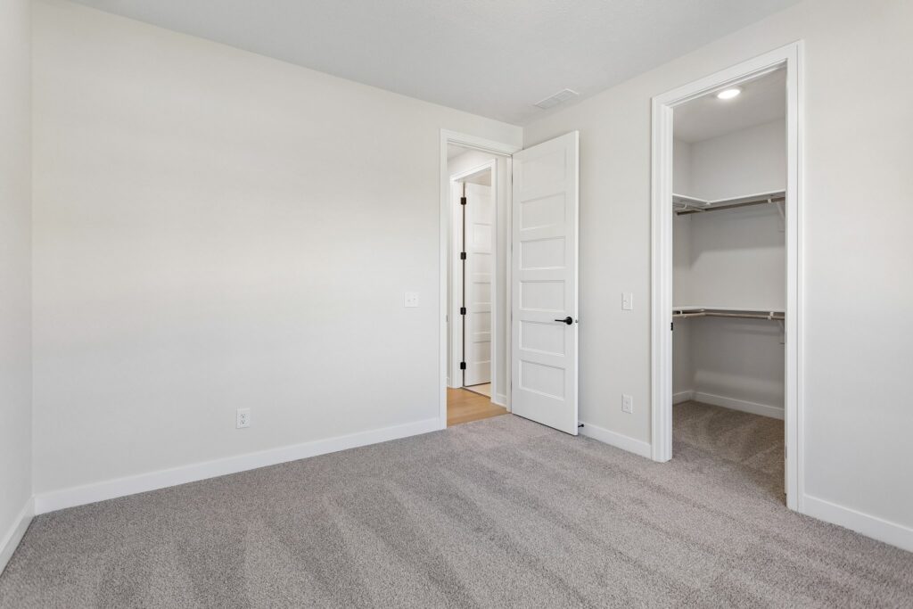 19-web-or-mls-6339 N 207th St - 019