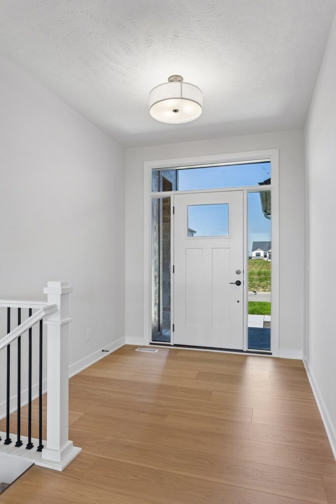 2-web-or-mls-6339 N 207th St - 002