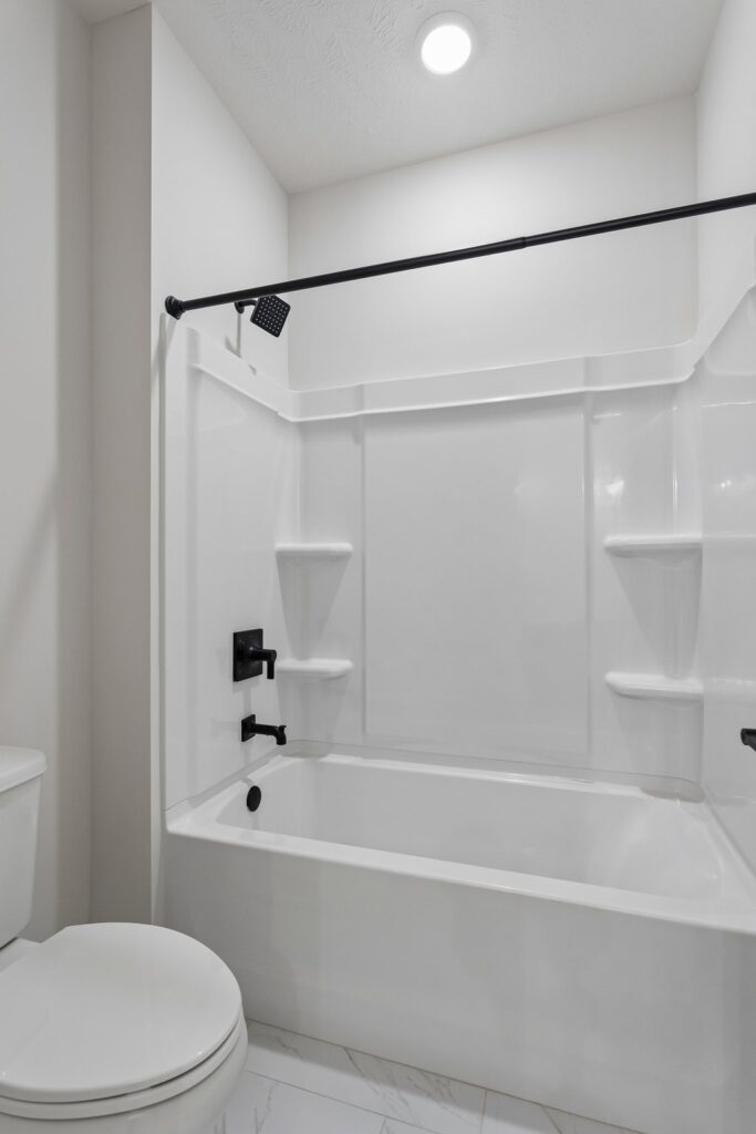 25-web-or-mls-6339 N 207th St - 025