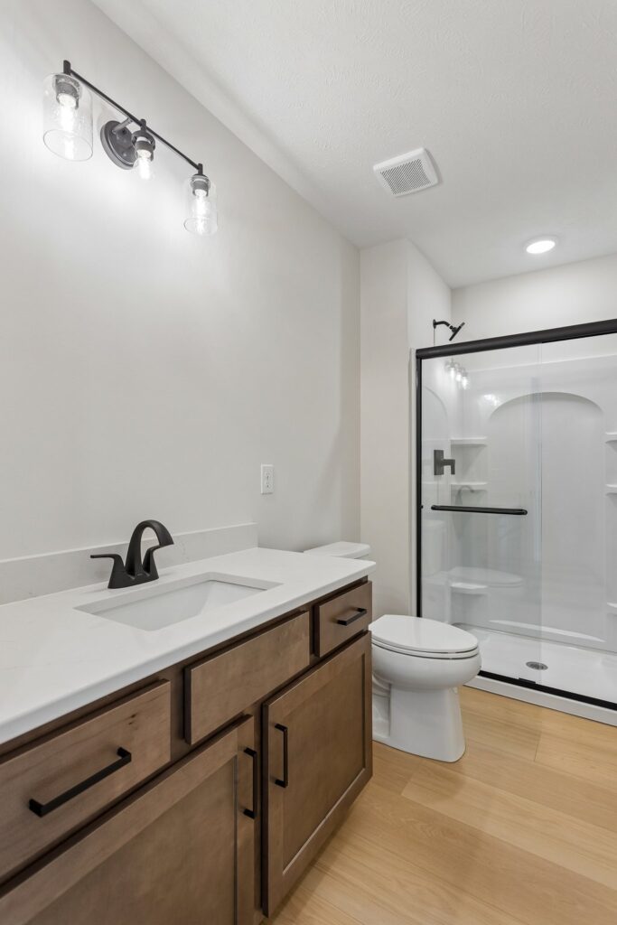 26-web-or-mls-6339 N 207th St - 026