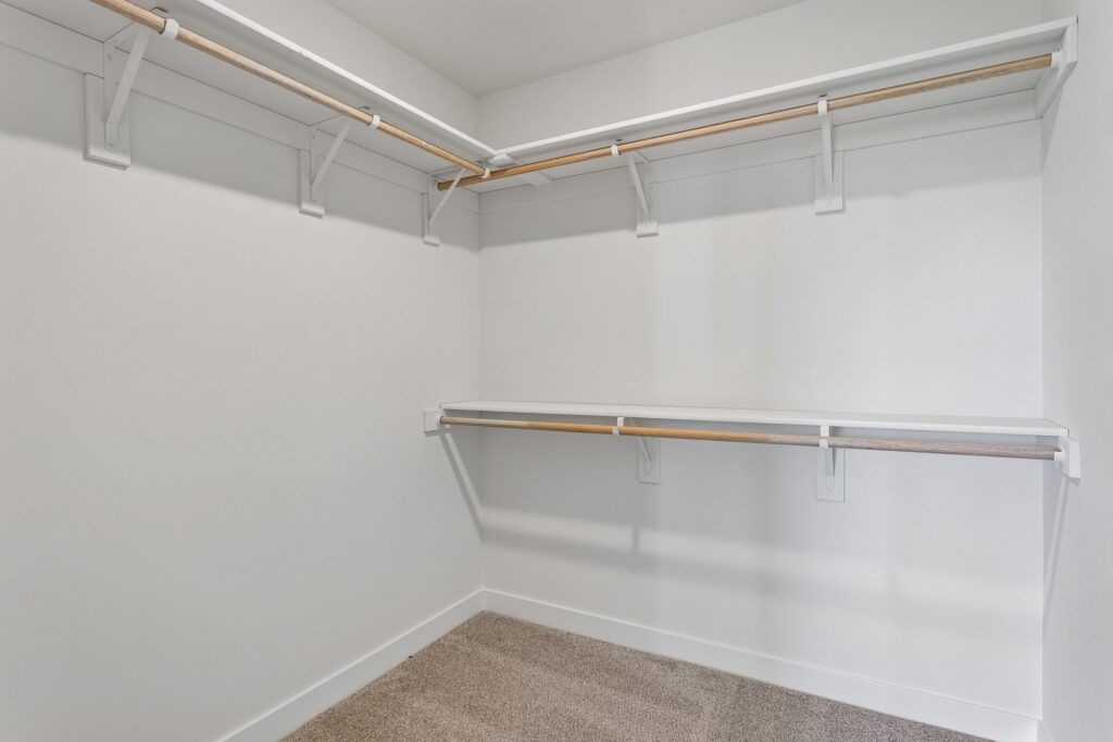 27-web-or-mls-6339 N 207th St - 027