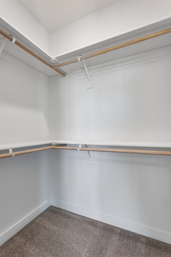 29-web-or-mls-6339 N 207th St - 029