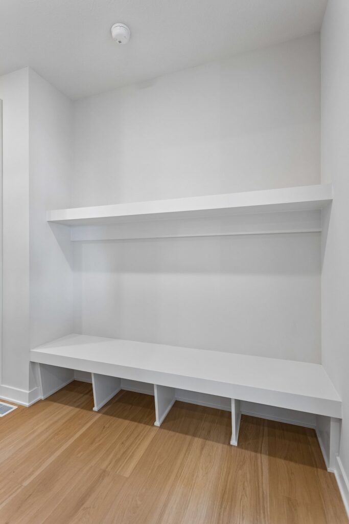 30-web-or-mls-6339 N 207th St - 030