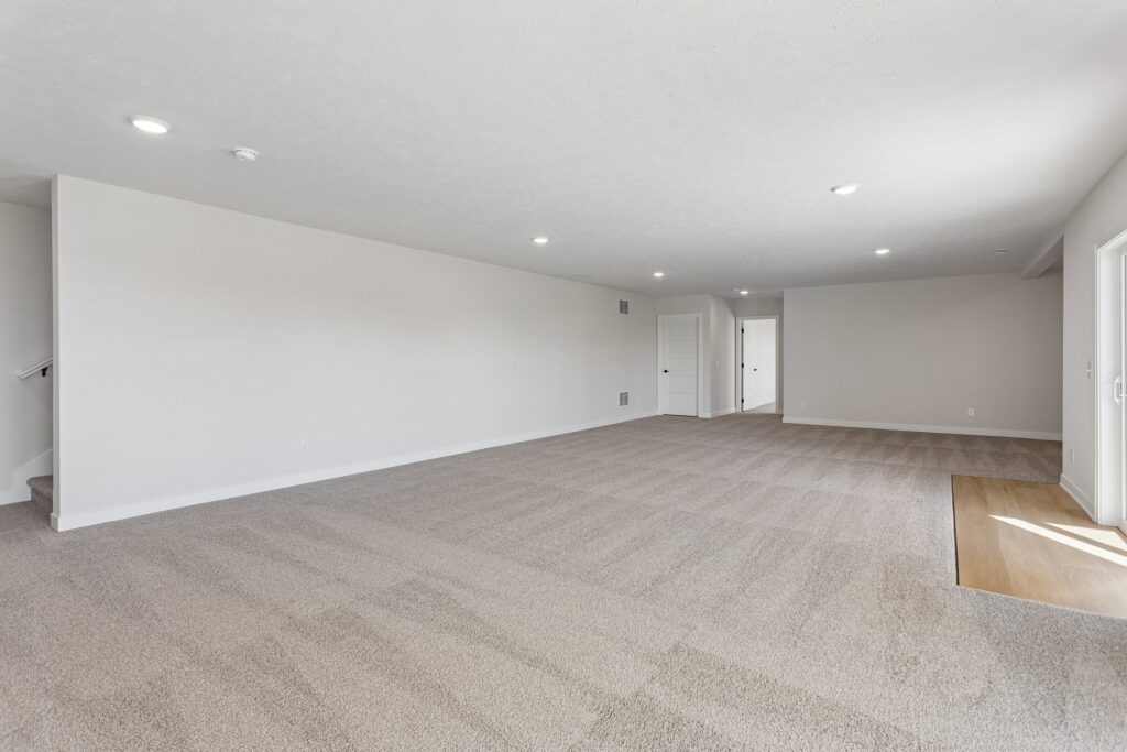 32-web-or-mls-6339 N 207th St - 032