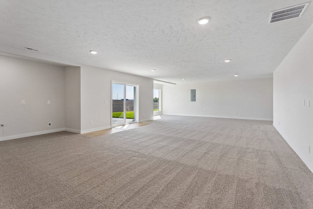 33-web-or-mls-6339 N 207th St - 033