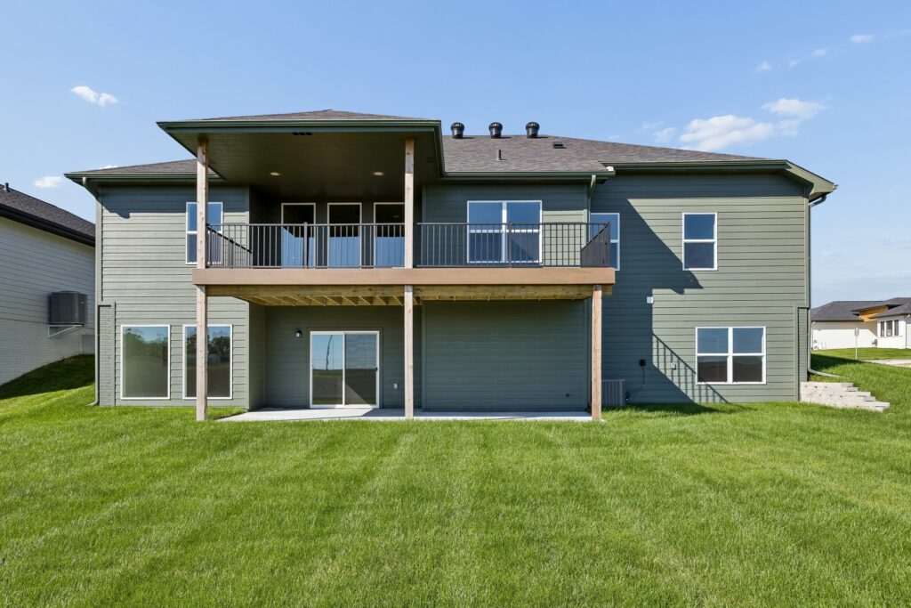 37-web-or-mls-6339 N 207th St - 037