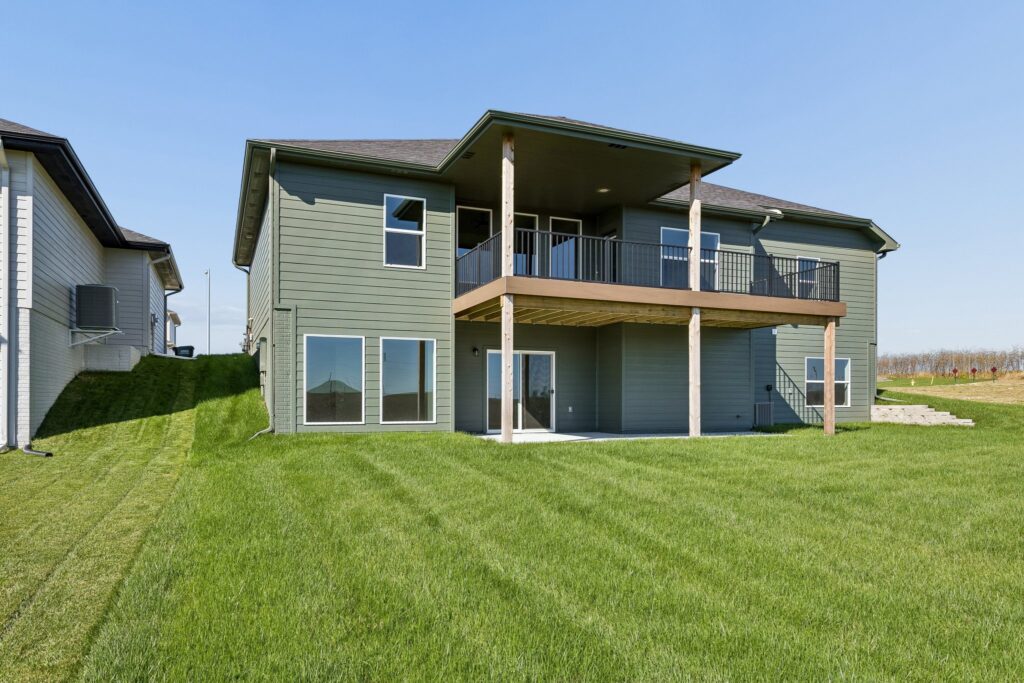 38-web-or-mls-6339 N 207th St - 038