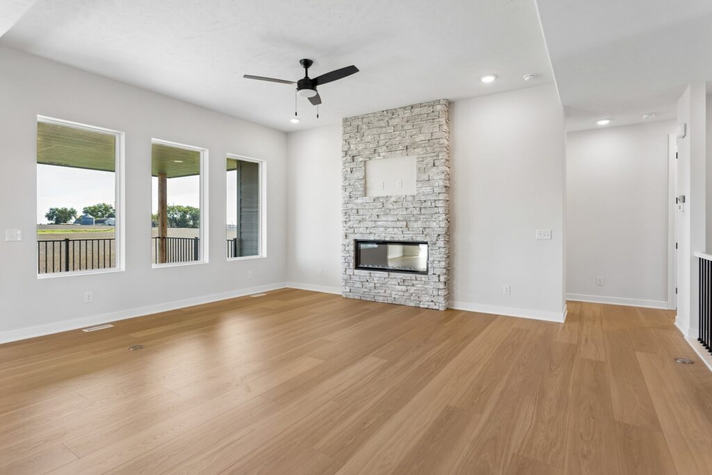 4-web-or-mls-6339 N 207th St - 004