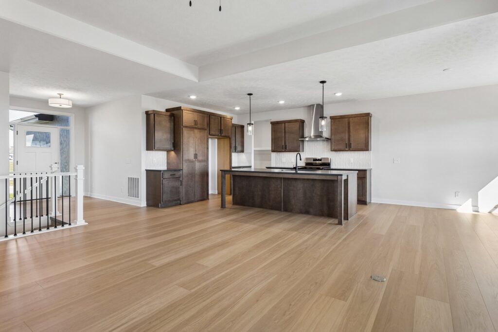 5-web-or-mls-6339 N 207th St - 005