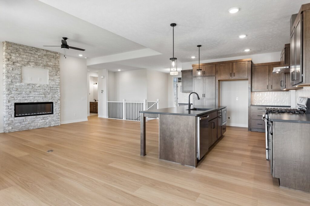 6-web-or-mls-6339 N 207th St - 006