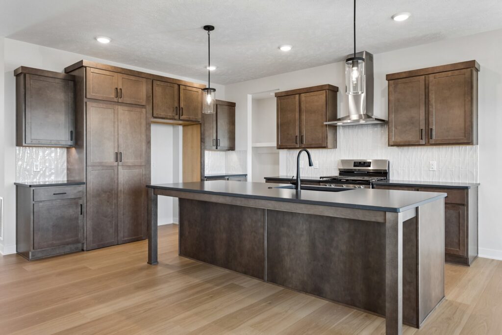 7-web-or-mls-6339 N 207th St - 007