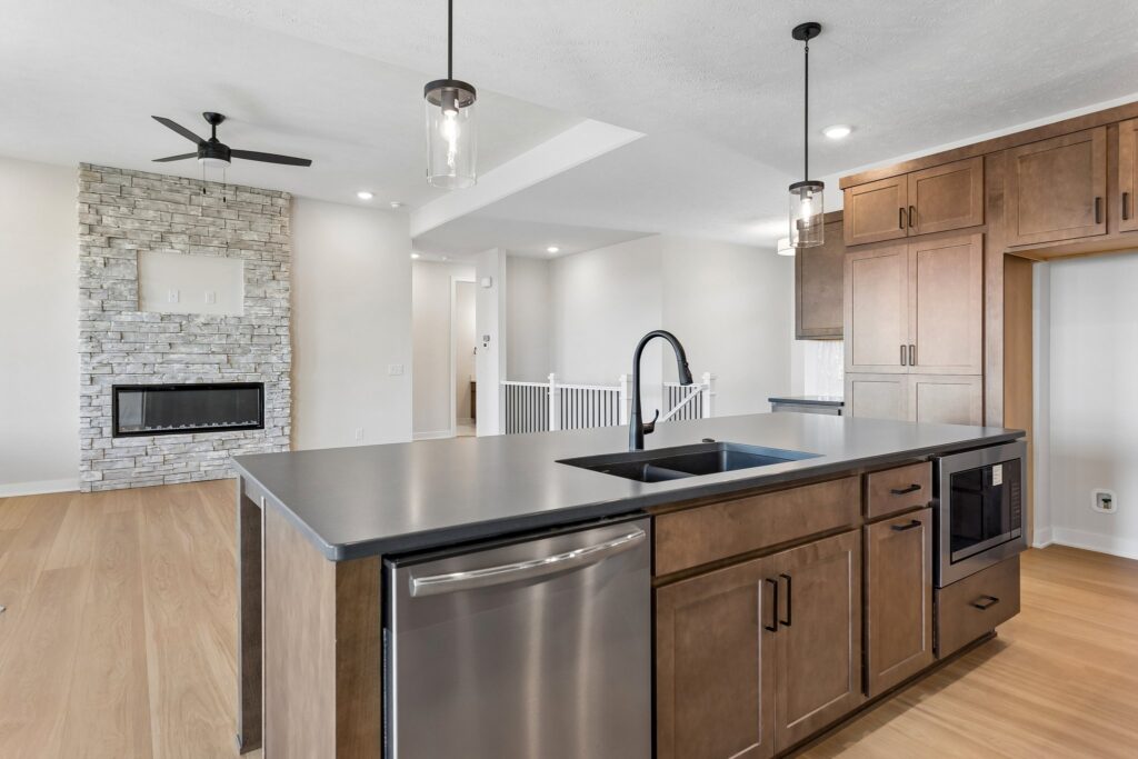 8-web-or-mls-6339 N 207th St - 008