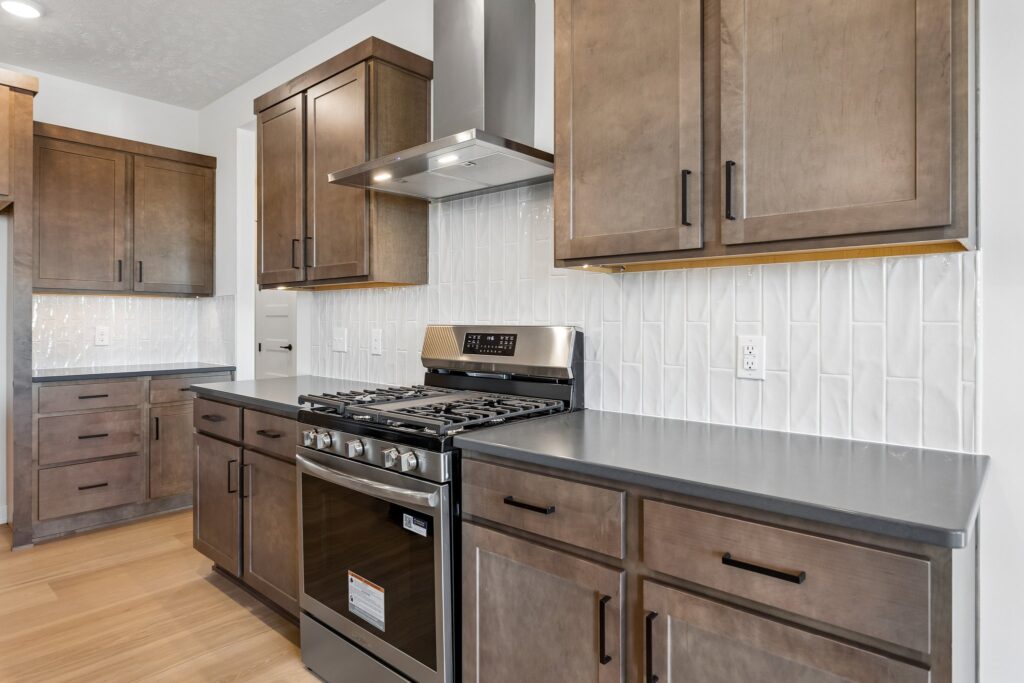 9-web-or-mls-6339 N 207th St - 009